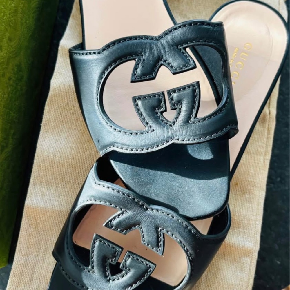 Gucci Slides size 9 worn a fewtimes